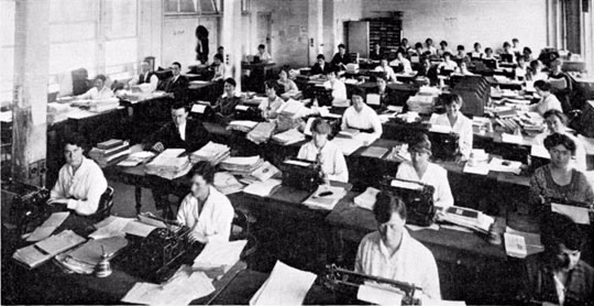 Women in the correspondence section in Melbourne, c.1919.
